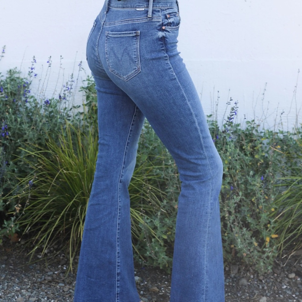 MOTHER The Weekender Fray Mid-Rise Flare Jeans Walking On Coals Size 27 $248 - Picture 9 of 11